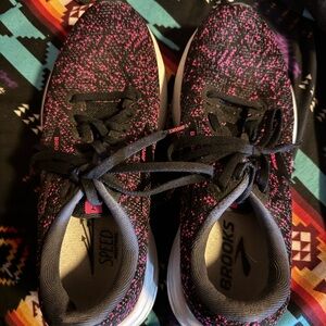 Brooks like new sz 8